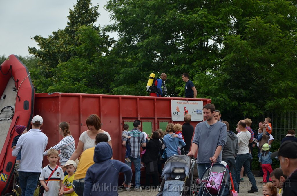 Tag der Offenen Tuer BF Koeln Weidenpesch Scheibenstr P141.JPG